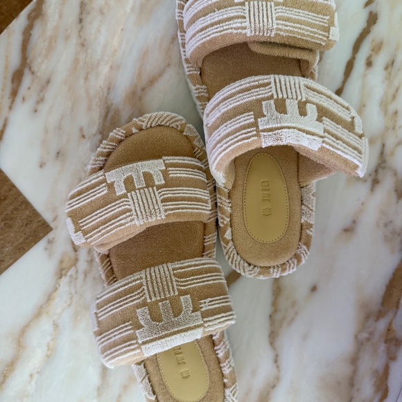 JW PEI Terry Lexi Slide Oat Milk- size 8 - Picture 2 of 9